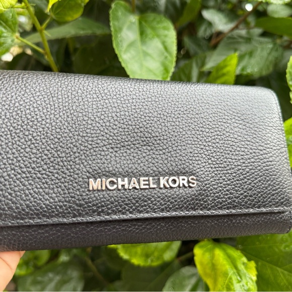 Michael Kors Jet Set Travel LG Carryall Wallet Black - Picture 9 of 9